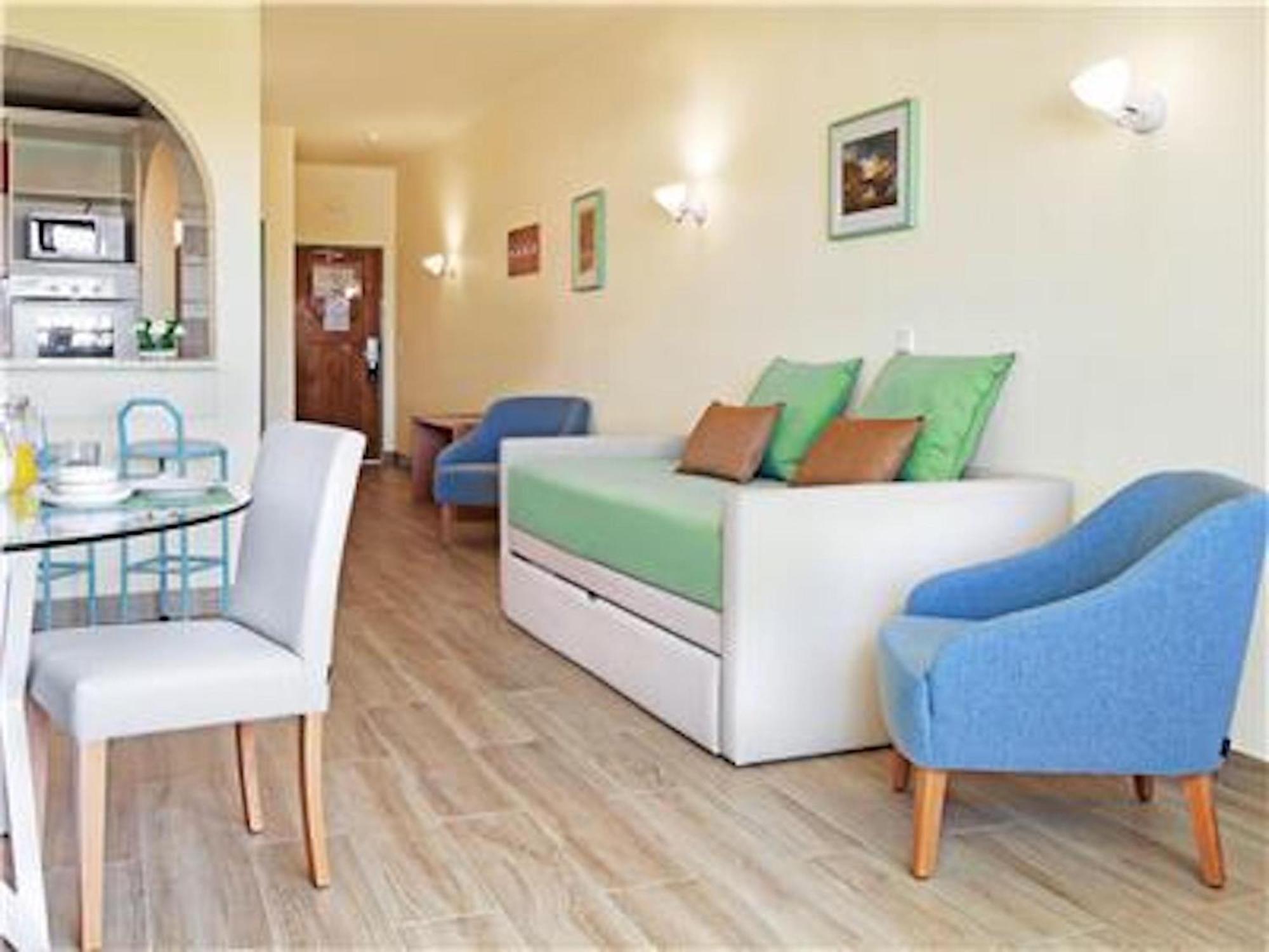 Amazing 2 Bedroom In Apartment *